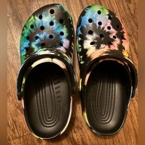 tye dye crocs